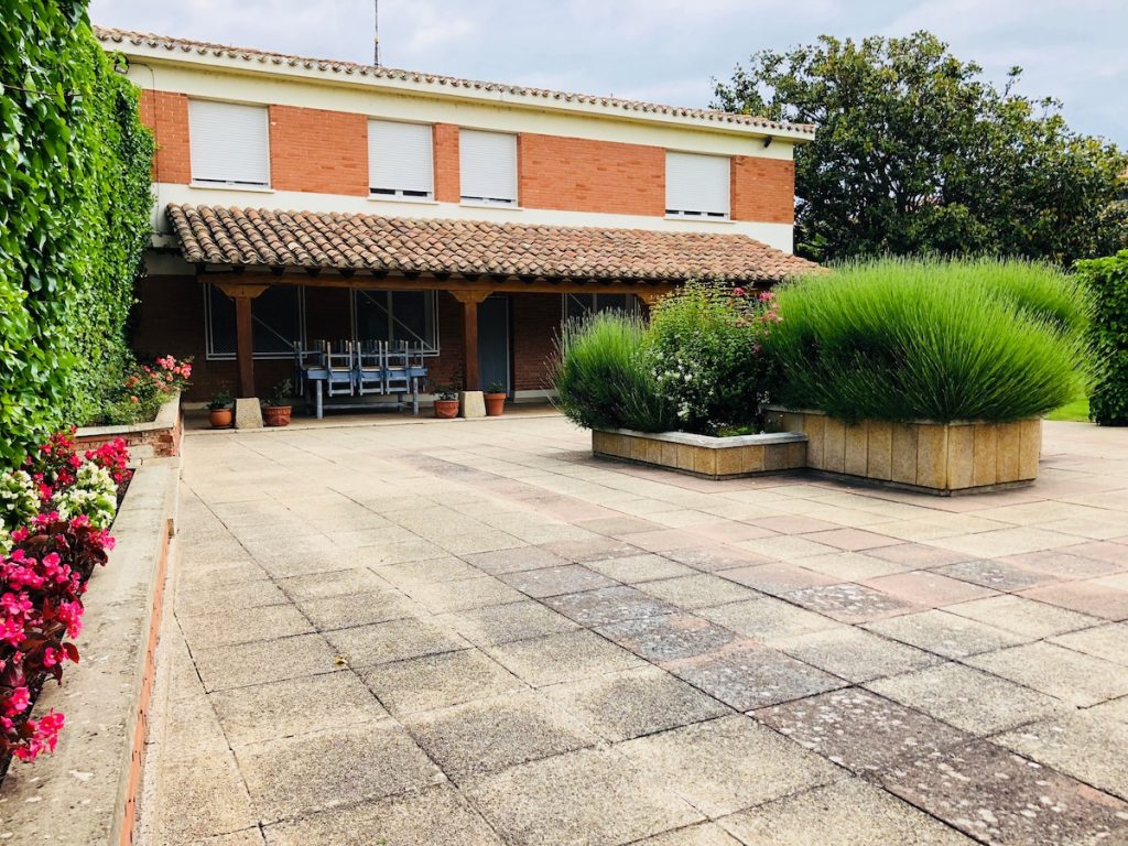 5a6d5b52 2aca 4d47 b4bd 9aa5062362d3